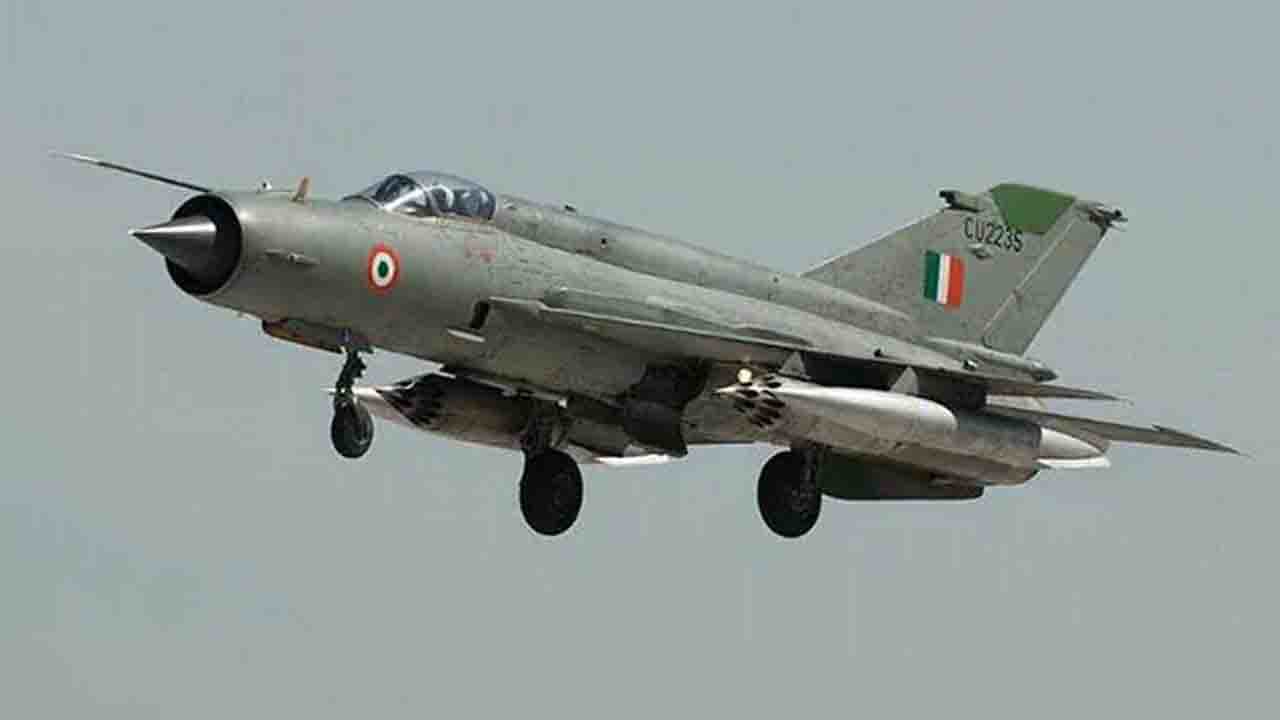 Mig 21 Crash: ফের দুর্ঘটনার কবলে বায়ুসেনা বিমান, প্রাণ হারালেন পাইলট Mig 21 Crash: ফের দুর্ঘটনার কবলে বায়ুসেনা বিমান, প্রাণ হারালেন পাইলট