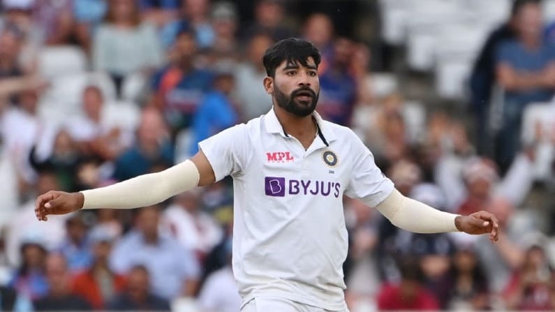 মহম্মদ সিরাজ - ভারতীয় পেসার মহম্মদ সিরাজ (Mohammed Siraj) ২০২১ সালে ১০টি টেস্টে ১৯টি ইনিংস মিলিয়ে মোট ৩১টি উইকেট নিয়েছেন। যার মধ্যে তাঁর সেরা বোলিং ইনিংস ৫-৭৩। একুশে টেস্ট ক্রিকেটে সব থেকে বেশি উইকেট নেওয়া বোলারদের তালিকায় আট নম্বরে রয়েছেন সিরাজ।