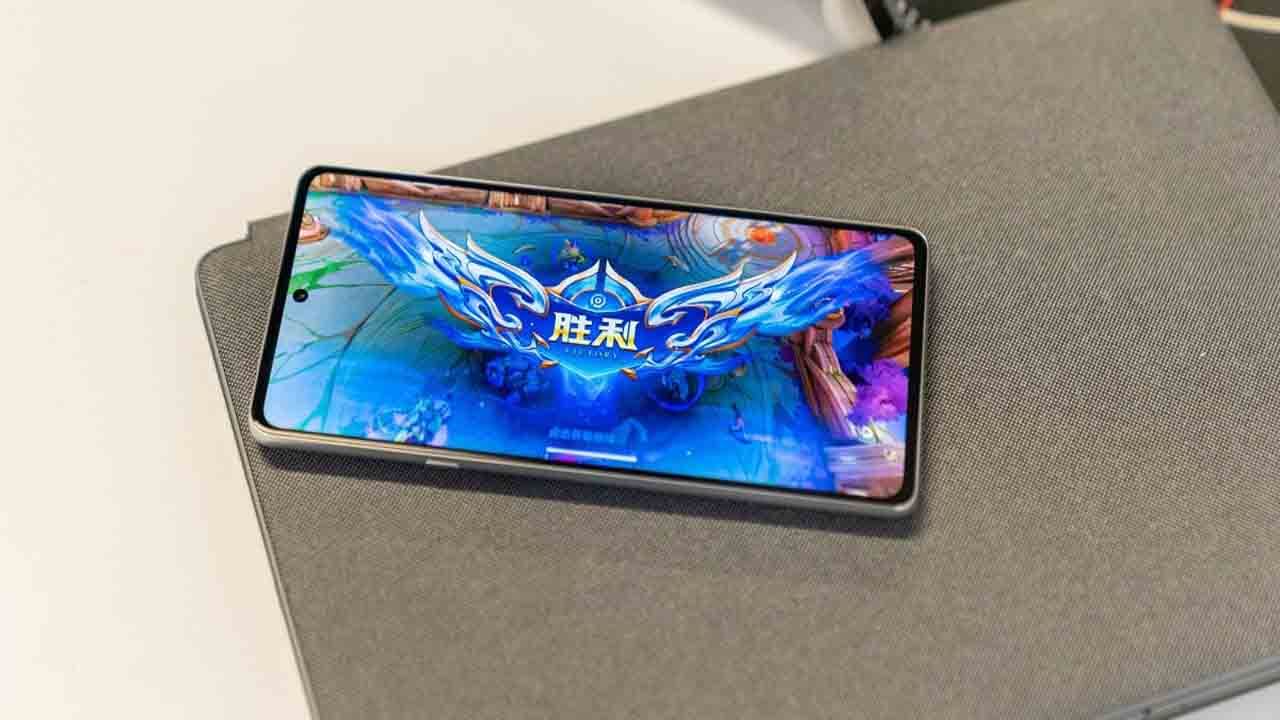 Moto Edge X30: বিশ্বের প্রথম স্মার্টফোন যেখানে থাকবে স্ন্যাপড্রাগন ৮ জেন ১ প্রসেসর, লঞ্চের আগে প্রকাশ্যে ছবি