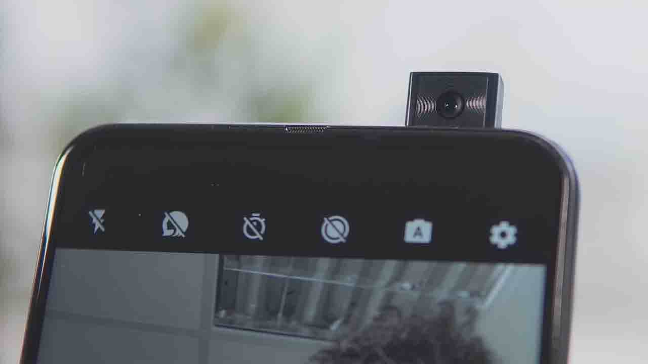 Motorola Under Display Selfie Camera Phone: রহস্যজনক ফোন নিয়ে আসছে মোটোরোলা! থাকতে পারে আন্ডার ডিসপ্লে ক্যামেরা Motorola Under Display Selfie Camera Phone: রহস্যজনক ফোন নিয়ে আসছে মোটোরোলা! থাকতে পারে আন্ডার ডিসপ্লে ক্যামেরা