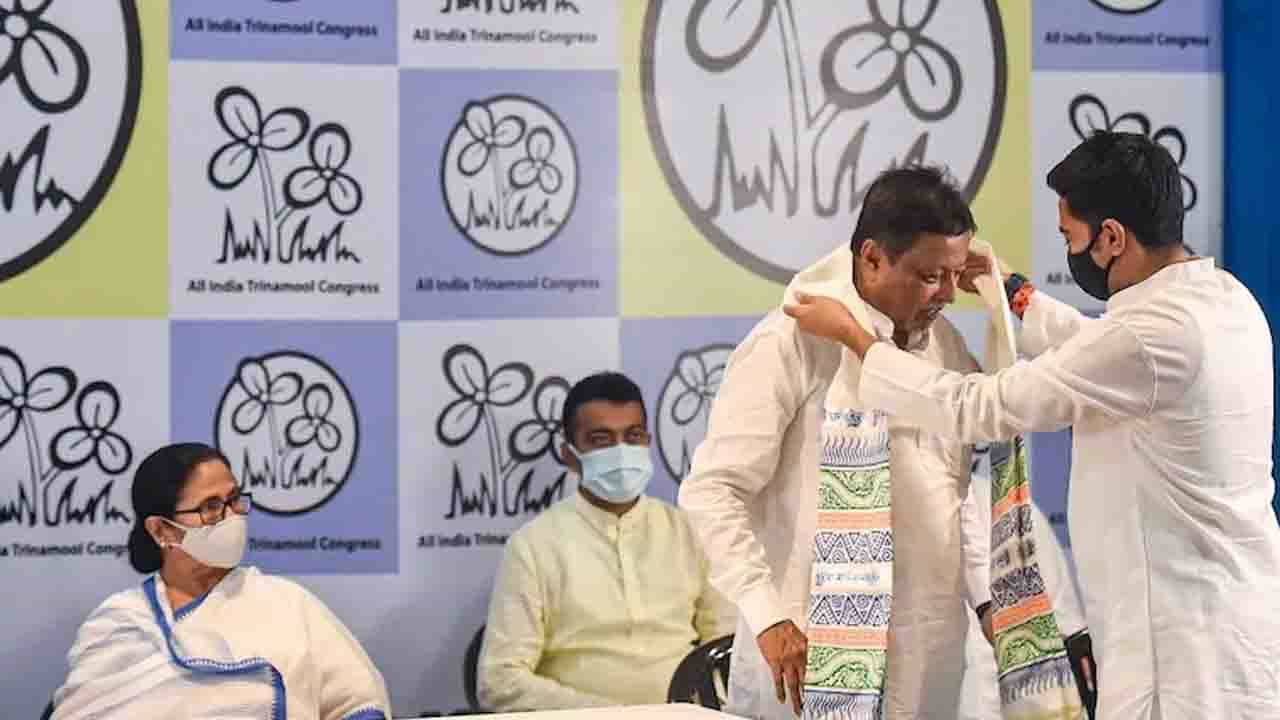 Mukul Roy: কোনওদিন উনি তৃণমূলে যোগই দেননি! অধ্যক্ষকে বললেন মুকুলের আইনজীবী Mukul Roy: কোনওদিন উনি তৃণমূলে যোগই দেননি! অধ্যক্ষকে বললেন মুকুলের আইনজীবী