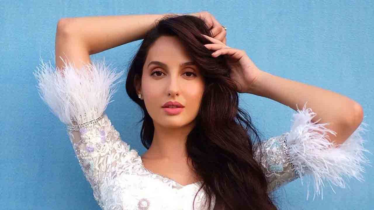 Nora Fatehi: গাড়িতে বসে কুসু কুসু গানে নোরার নাচ, আপনি কেমন ভাবে নাচবেন? চ্যালেঞ্জ নোরার