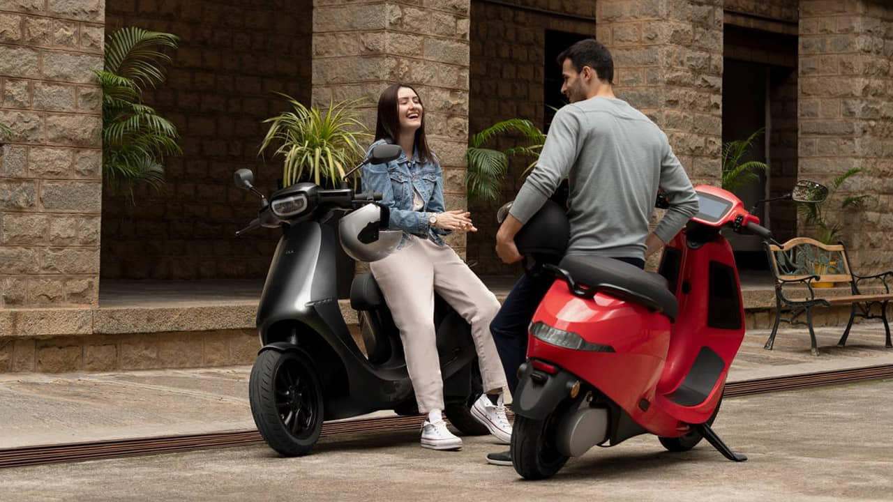 Ola Electric Scooters: ওলা এস১ কিনলে বিনামূল্যে এস১ প্রো-র ফিচার্স! তাহলে ৩০ হাজার টাকা বেশি খরচ করার অর্থ কী?