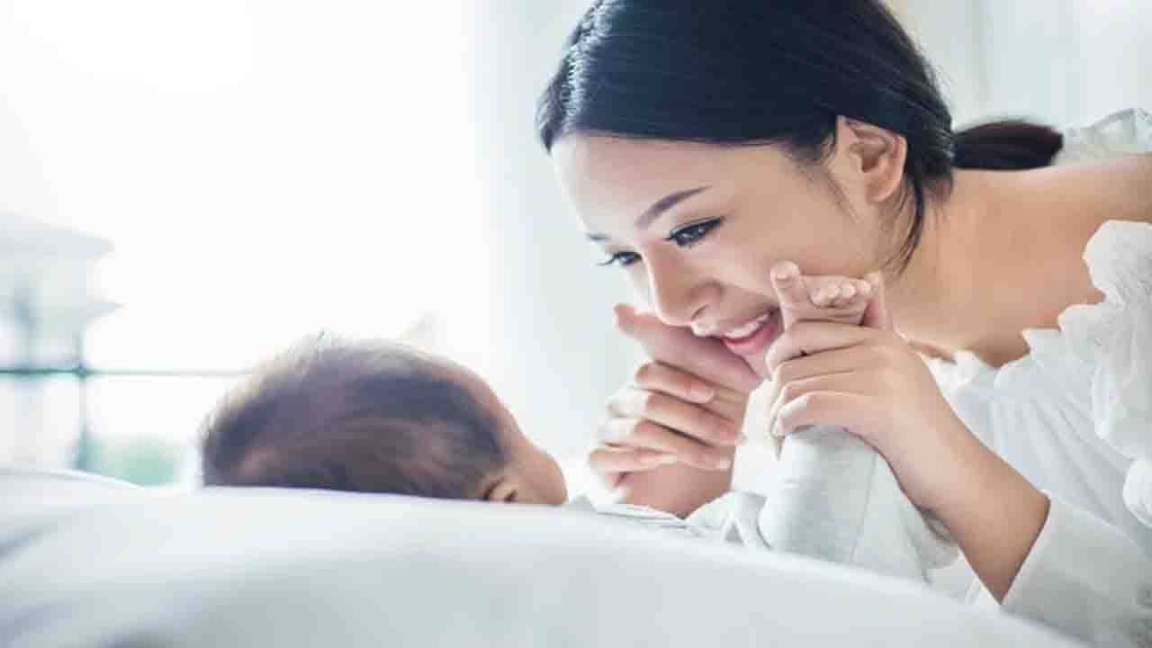 Post-Pregnancy Skincare: নতুন মা হয়েছেন? এই শীতে কীভাবে নিজের ত্বকের যত্ন নেবেন, দেখে নিন