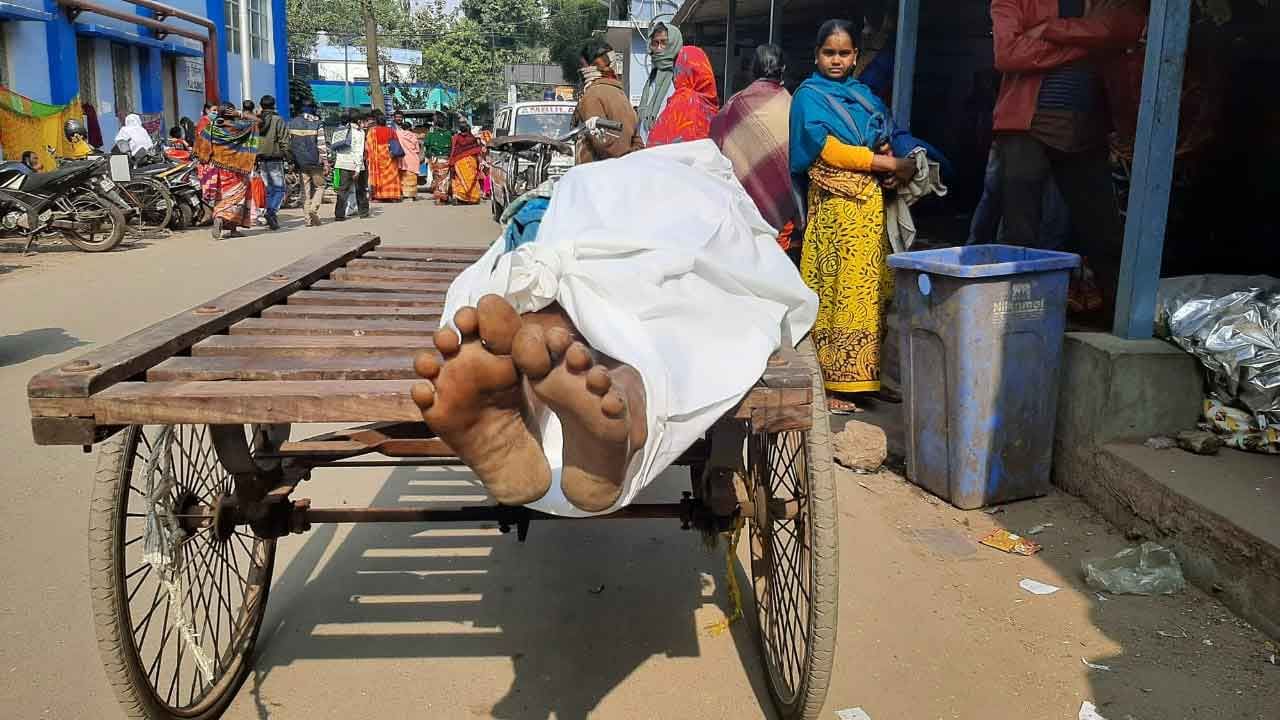 Jhargram Mysterious Death: ট্রেন ঢুকতেই লাইনের সামনে ঝাঁপ যুবকের! চাঞ্চল্য ঝাড়গ্রামে