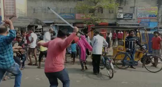 Protest in Titagarh: জেলেই মৃত্যু বন্দির, পরিজনদের বিক্ষোভে 'লাঠিচার্জ' পুলিশের, অবরুদ্ধ বি টি রোড