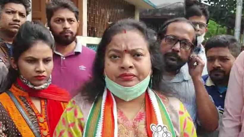 Kolkata Municipal Corporation Election 2021: রত্নার হোর্ডিং ছিঁড়ে পুড়িয়ে ফেলার অভিযোগ, ১৩১ নম্বর ওয়ার্ডে কাঠগড়ায় বামপন্থীরা