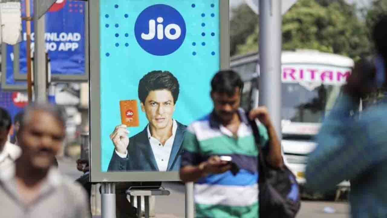 Reliance Jio: ১ টাকার রিচার্জ প্ল্যান লঞ্চের ১ দিনের মধ্যেই ডেটার অফার কমিয়ে দিল রিলায়েন্স জিও