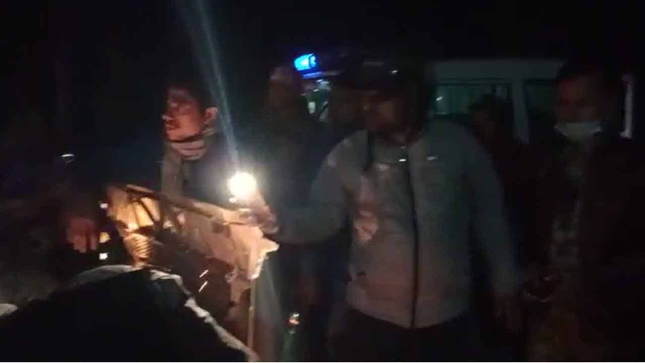 Road Accident In Chandrakona: চালকের শরীরটা আটকে গিয়েছিল যন্ত্রাংশের সঙ্গে,  শীতের রাতে গাড়ির ভিতরেই ভয়ঙ্কর ঘটনা