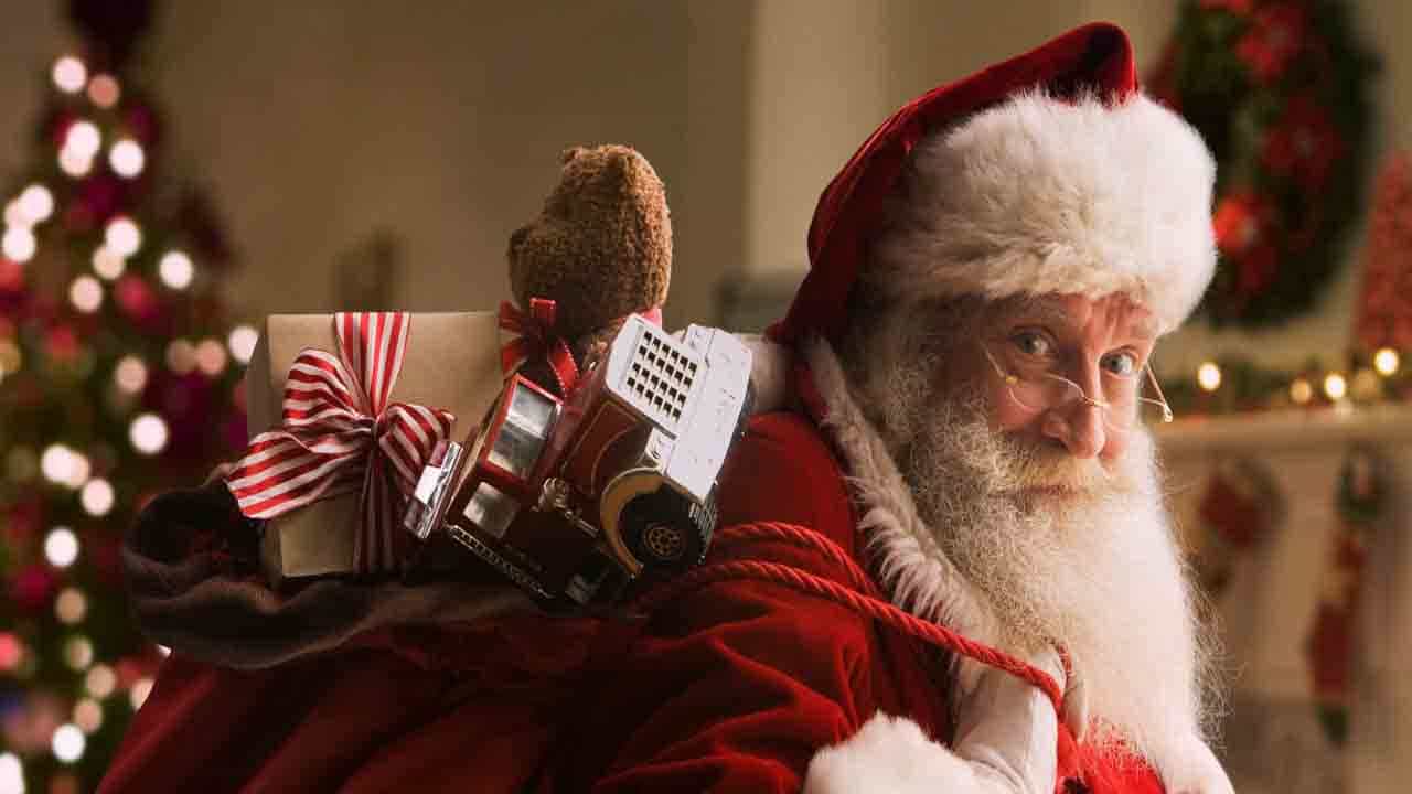 Viral Video: দমকলের মইয়ে চড়েছে সান্তাক্লজ! হাসপাতালের জানলা দিয়ে বাচ্চাদের হাতে দেওয়া হল উপহার, দেখুন ভিডিয়ো Viral Video: দমকলের মইয়ে চড়েছে সান্তাক্লজ! হাসপাতালের জানলা দিয়ে বাচ্চাদের হাতে দেওয়া হল উপহার, দেখুন ভিডিয়ো