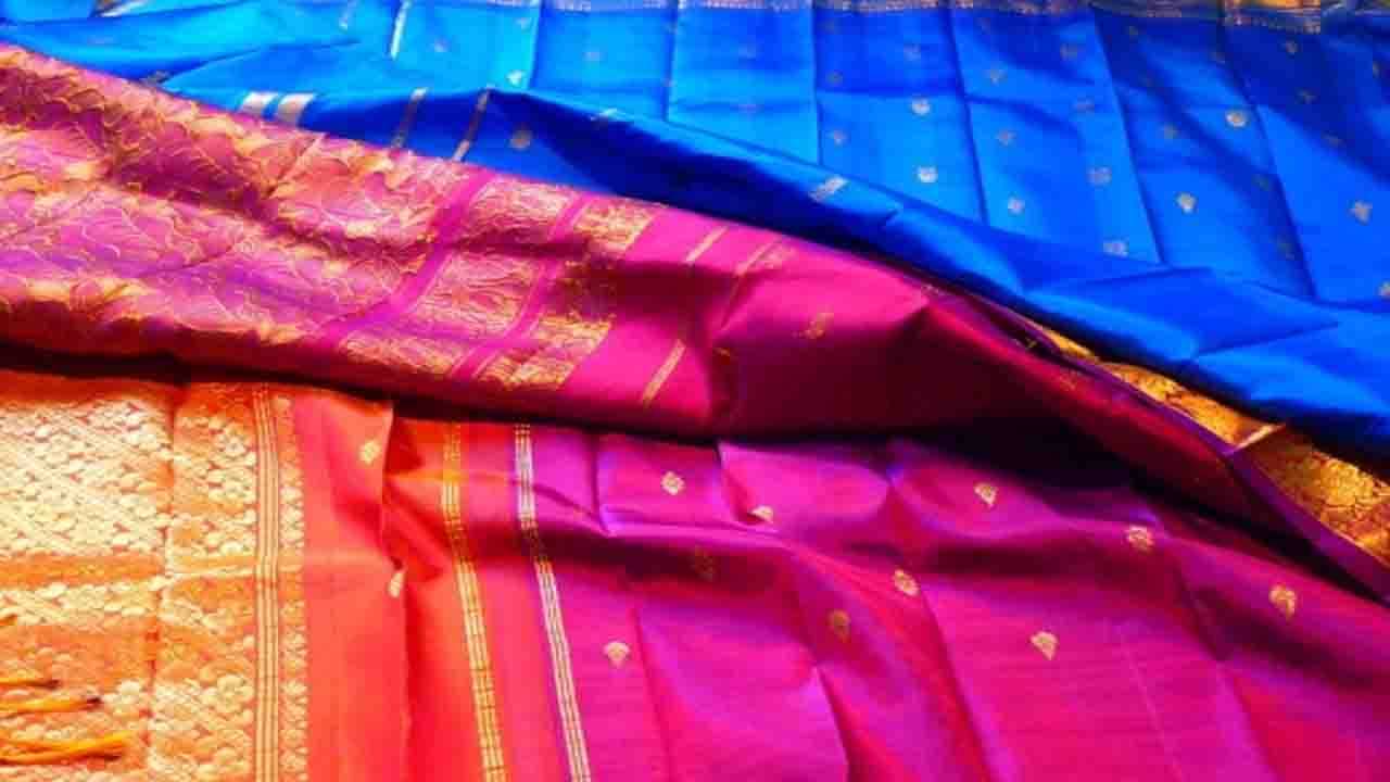 Saree Care Tips: দীর্ঘদিন ধরে আলমারিতে তুলে রেখেছেন প্রিয় শাড়িগুলো? নষ্ট হওয়ার আগেই যত্ন নিন শাড়ির