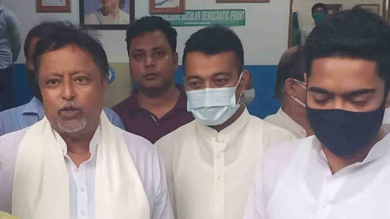 Subhranshu Roy on Mukul Roy: বাবা সুস্থ নয়, সময় দিন, মুকুলের বেফাঁস মন্তব্যের পর বললেন পুত্র শুভ্রাংশু