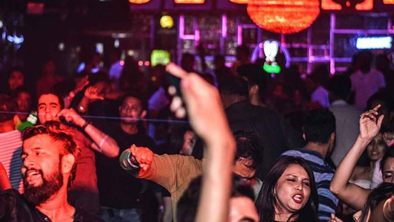 Siliguri Police: নাইট ক্লাবে পার্টিতে অতিরিক্ত মদ্যপান, টলমল পা? চিন্তা নেই বাড়ি পৌঁছে দেবে পুলিশই