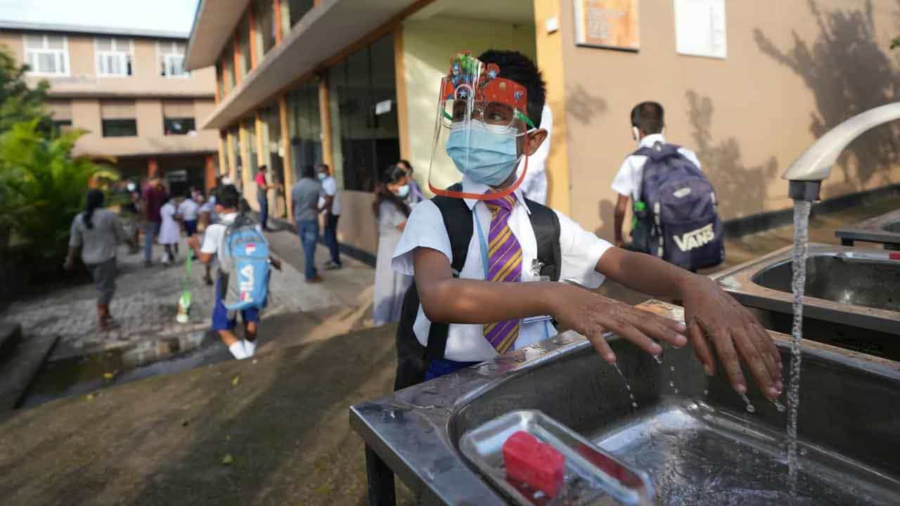 Student Week Celebration: তৃতীয় ঢেউয়ের হাতছানির মধ্যেই স্টুটেন্ডস উইক! জোর বিতর্ক Student Week Celebration: তৃতীয় ঢেউয়ের হাতছানির মধ্যেই স্টুটেন্ডস উইক! জোর বিতর্ক