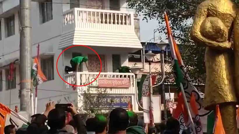 KMC Election Result 2021: ফল প্রকাশের পর বামেদের পার্টি অফিস দখল! অরূপ বিশ্বাসের সামনেই চলল সেলিব্রেশন