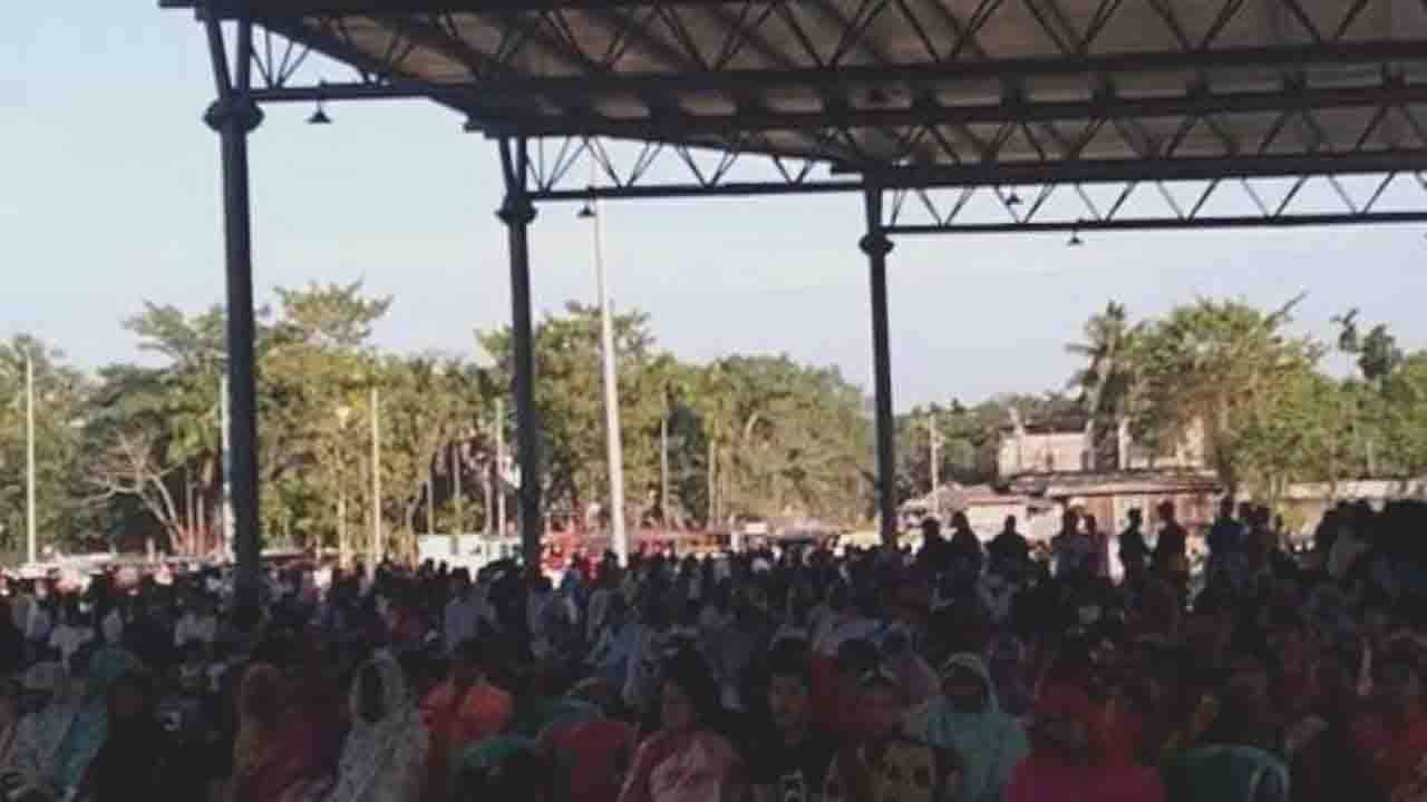 TMC Clash in Sitai: সকালে ভাঙা হয়েছিল সভামঞ্চ, বিকেলে দলীয় বিধায়কের সভাতেই উদয়নগোষ্ঠীর বোমাবাজি!