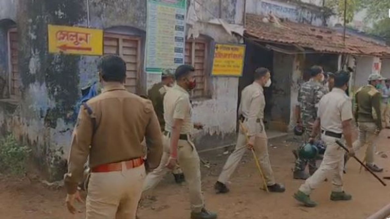 TMC Group Clash: গোষ্ঠী কোন্দলের জের, নিজের দলেরই কার্যলয় ভাঙচুর তৃণমূল কর্মীদের!