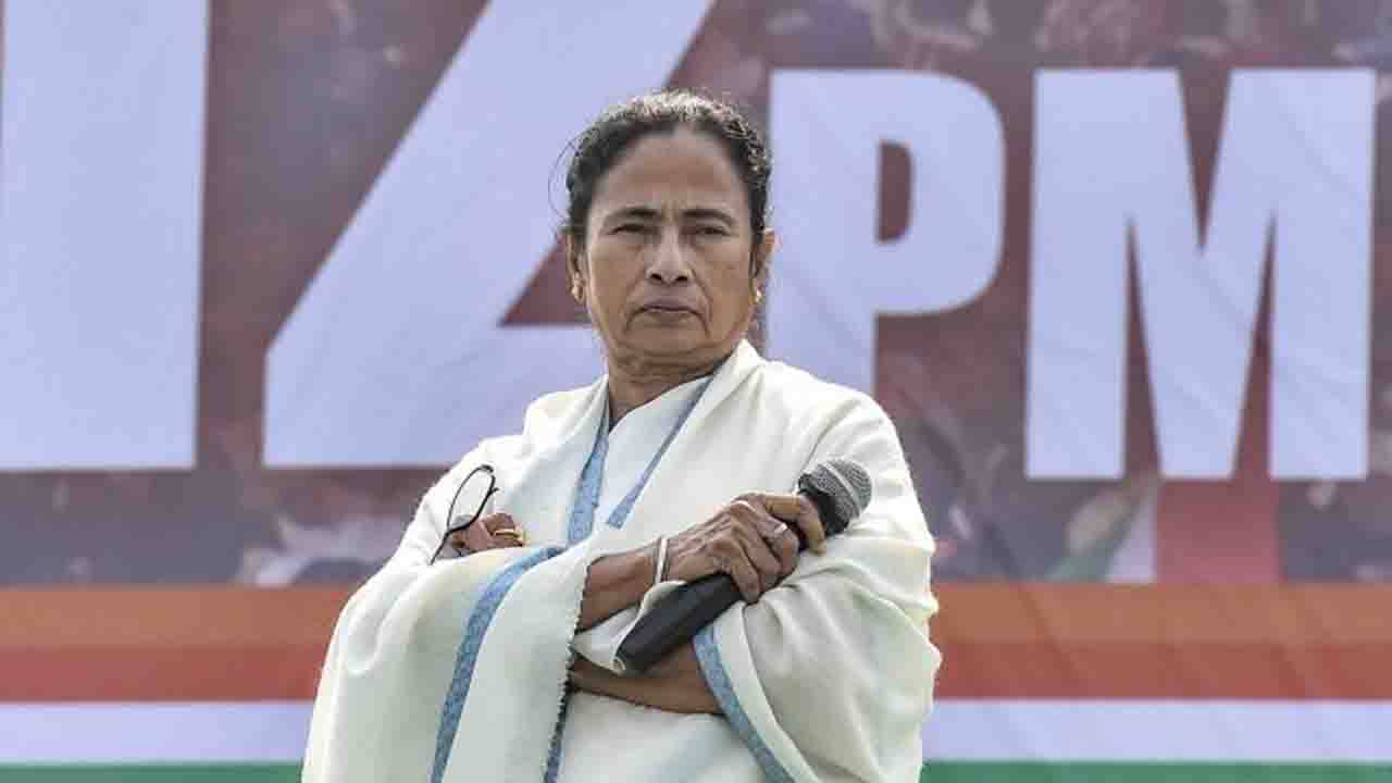 TMC in Delhi: কংগ্রেসের বৈঠকে যাচ্ছে সেনা, এনসিপিও! জাতীয় রাজনীতিতে কি বন্ধু হারাচ্ছে তৃণমূল?