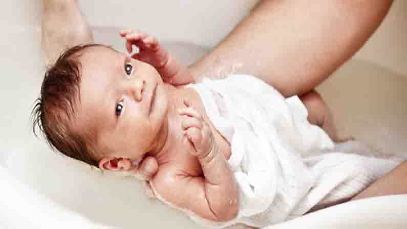 Baby Care: শীতে শিশুদের স্নান করানোর সময় কোন বিষয়গুলির খেয়াল রাখবেন, জেনে নিন Baby Care: শীতে শিশুদের স্নান করানোর সময় কোন বিষয়গুলির খেয়াল রাখবেন, জেনে নিন