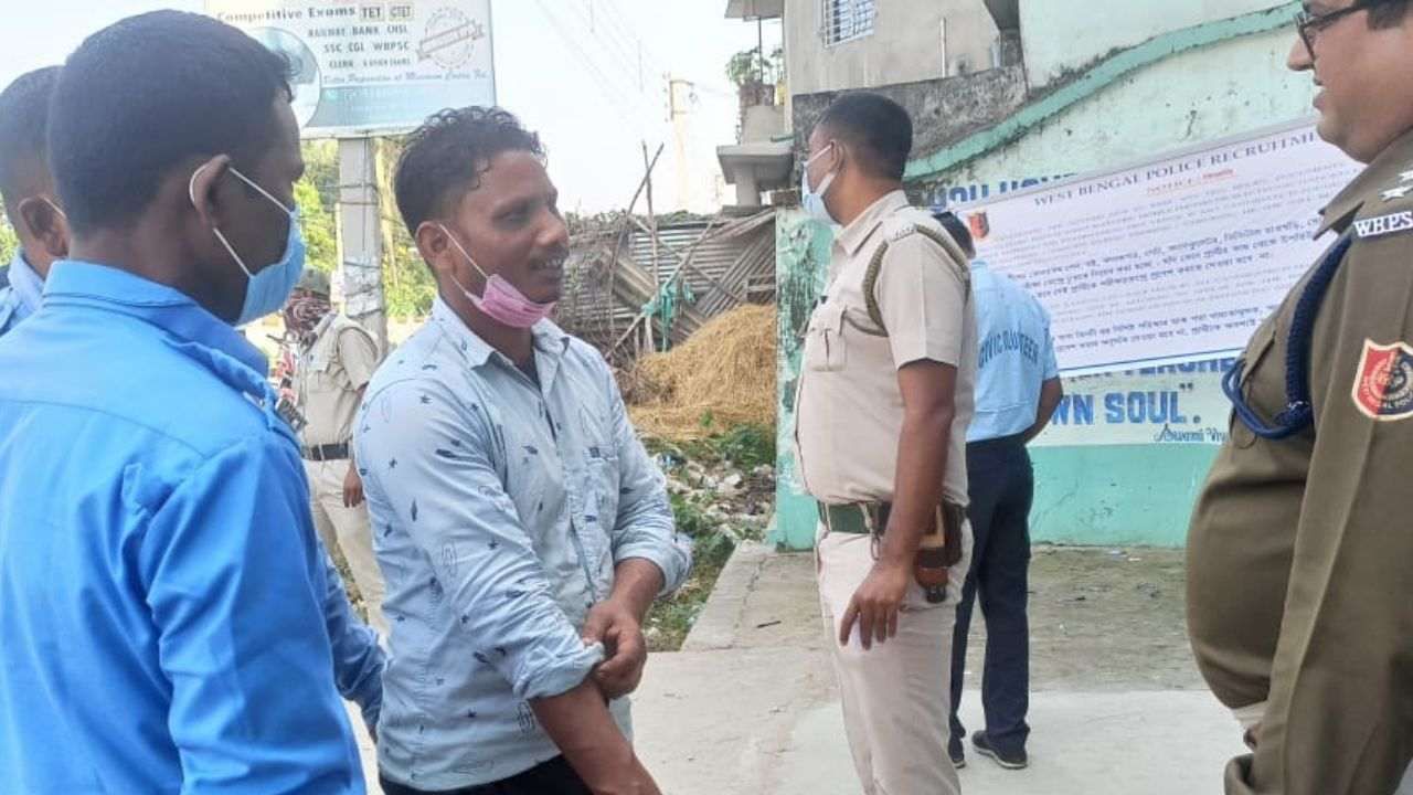 Police recruitment Exam: পুলিশে চাকরির পরীক্ষায় ‘সফল’ হতে চুরির চেষ্টা চাকরিপ্রার্থীদের, হাতেনাতে পাকড়াও ২