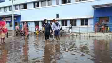 Ghatal Hospital: এক হাঁটু নোংরা জল পেড়িয়ে পৌঁছাতে হয় হাসপাতালে! বেহাল অবস্থা ঘাটাল সুপার স্পেশালিটি হাসপাতালের