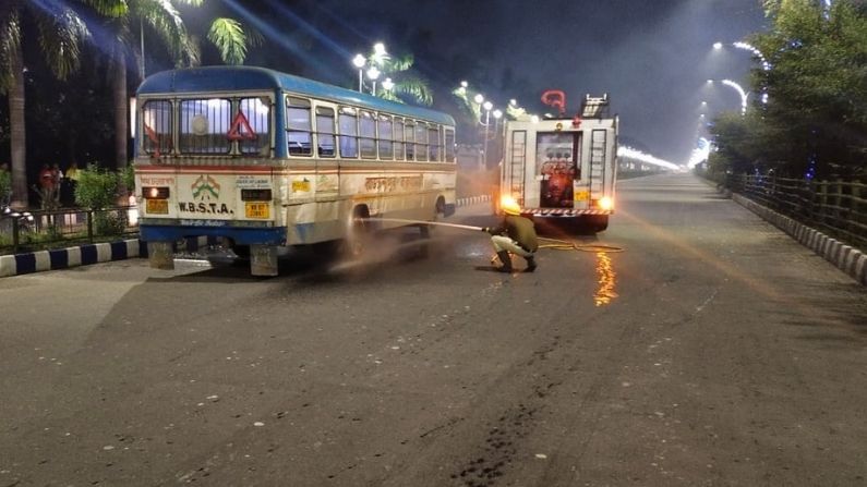Bus and private car catch fire in Kolkata
