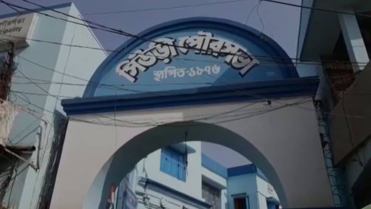 Suri Municipality: গরিব মানুষগুলোর মাথায় জোটেনি ছাদ, পুরসভার থেকে ৯ কোটি টাকা ফেরত নিল সরকার