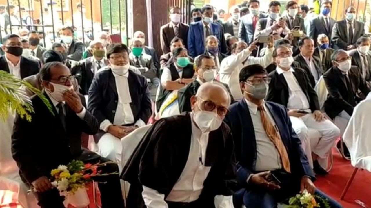 Lawyers protest: বসার জায়গা ছাড়াই উদ্বোধন হল কোর্টের নতুন ভবন, প্রতিবাদে বিক্ষোভ আইনজীবীদের