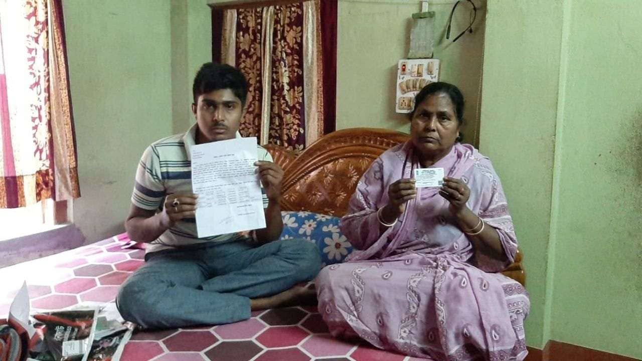 Ration Card: রেশন তুলতে গিয়ে মাথায় হাত! ডিলার বললেন, আপনারা তো মৃত...