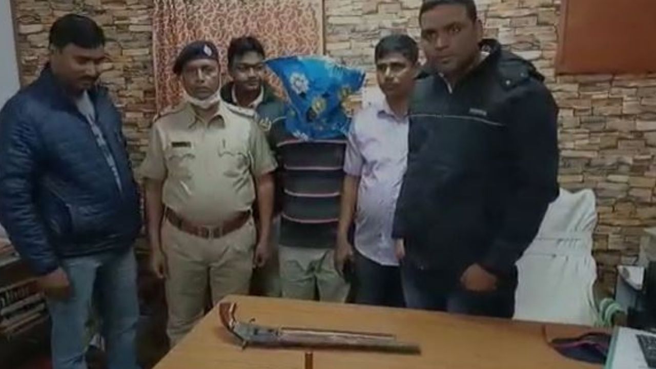 Firearms recovered: একদিকে উত্তপ্ত পুরভোট, অন্যদিকে উদ্ধার বন্দুক ও তাজা কার্তুজ