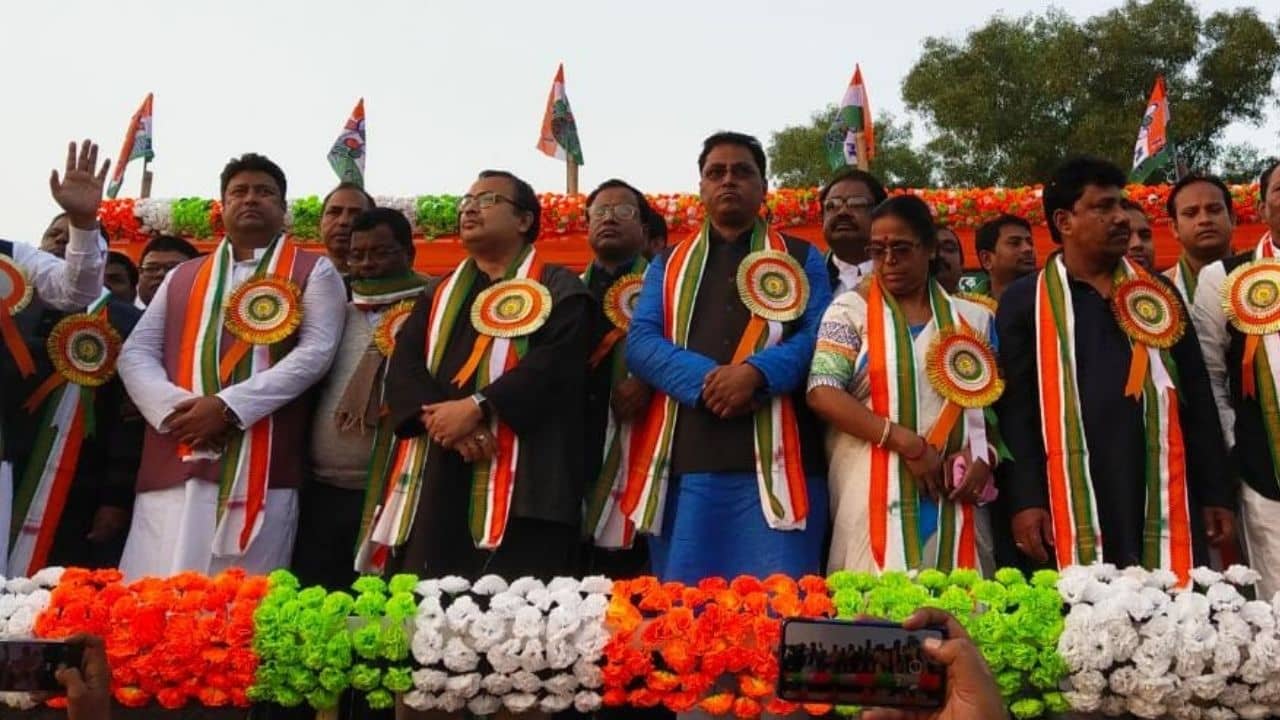 Kunal Ghosh: বাসভবনের সামনে জোরে গান বাজানো নিয়ে টুইট শুভেন্দুর! ন্যাকা ষষ্ঠী কটাক্ষ কুণালের