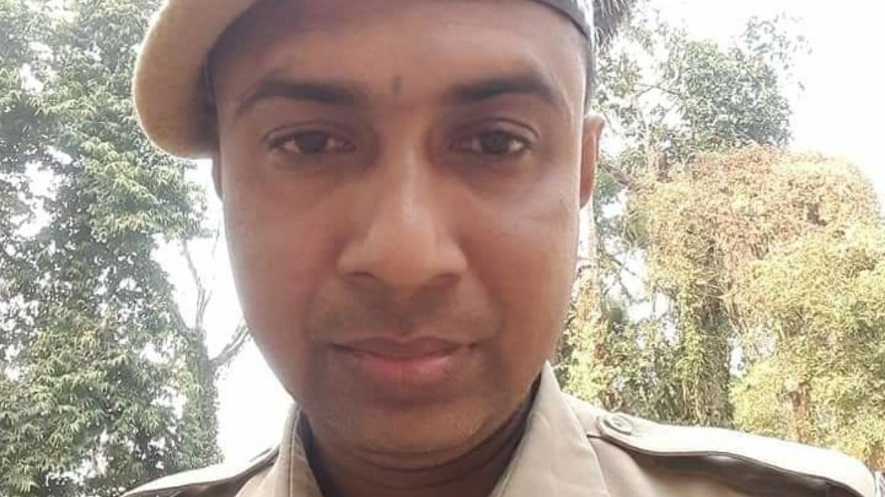Police man committed suicide: নিজের সার্ভিস রিভালভার থেকে গুলি চালিয়ে আত্মঘাতী পুলিশ কর্মী