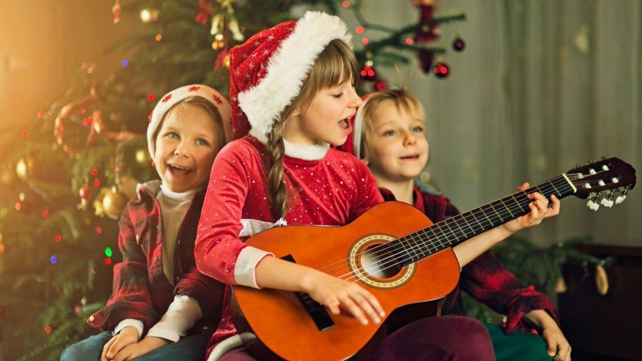 Christmas carols: ক্রিসমাসের দিন ক্যারোল কেন গাওয়া হয় জানেন? এর পিছনে রয়েছে প্রাচীন রহস্য