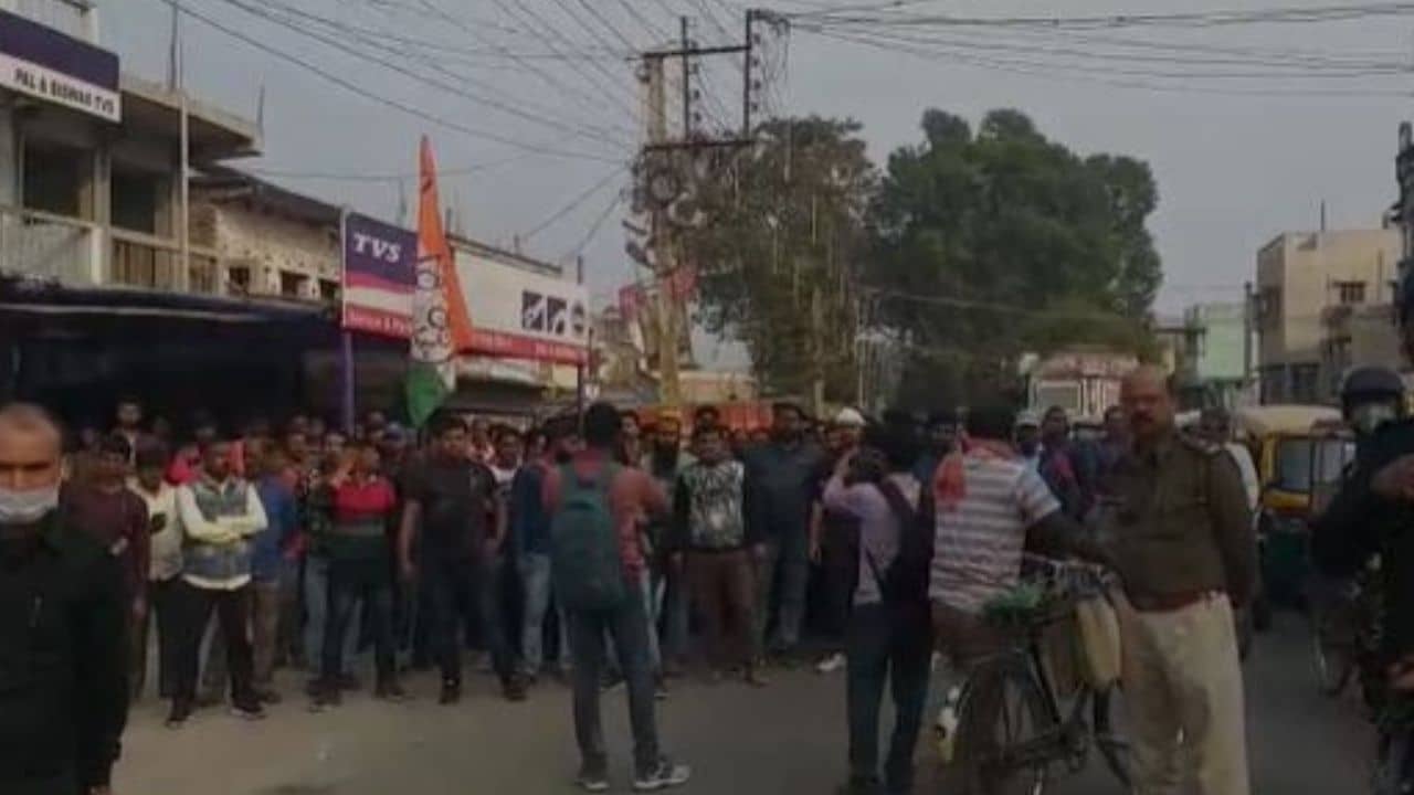 TMC Clash: রক্তদান অনুষ্ঠানে কেন আমন্ত্রণ জানানো হয়নি? রড-বাঁশ দিয়ে মারপিট তৃণমূলের দুই পক্ষের