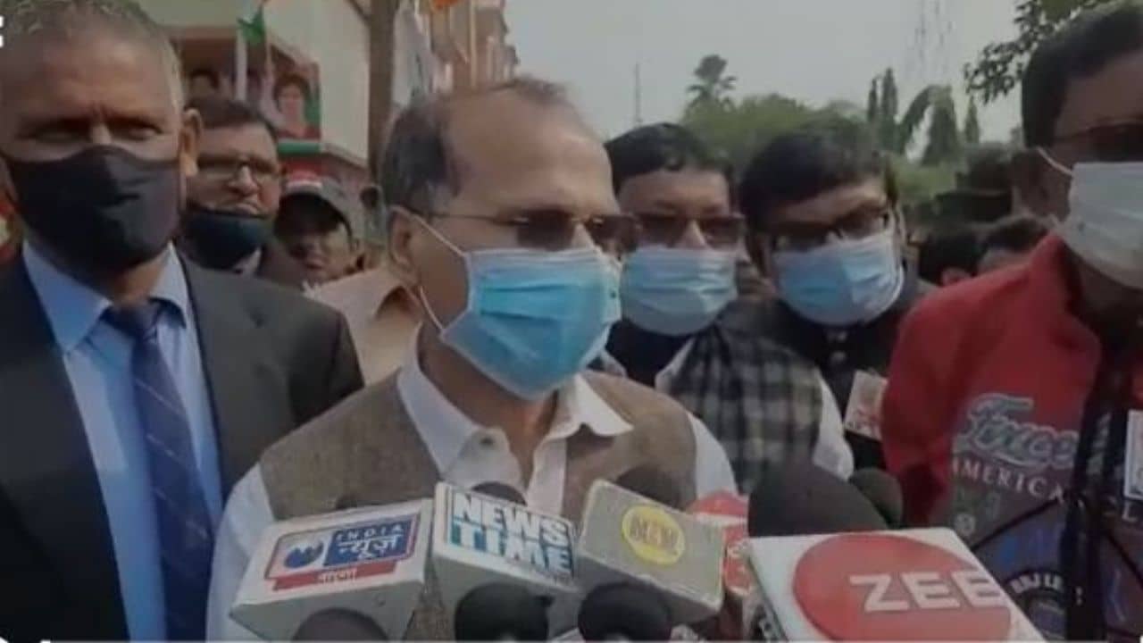 Adhir Chowdhury: কবে আবার দেখব এসসিপি, ডিএম পদে বসছেন তৃণমূল নেতা! হুমায়ুন কবির প্রসঙ্গে কটাক্ষ অধীরের