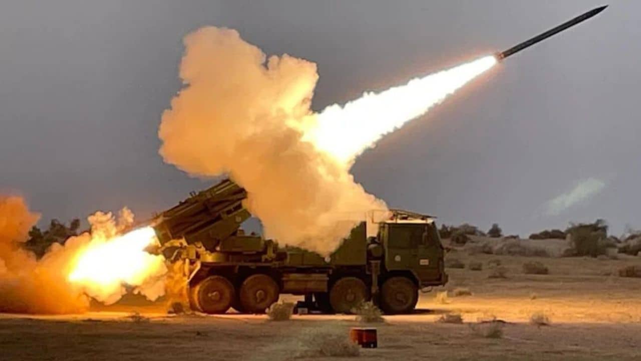 Pinaka Rocket: পোখরানে বর্ধিত পরিসীমার পিনাকা রকেটের সফল পরীক্ষা ডিআরডিওর, দেখুন ভিডিয়ো