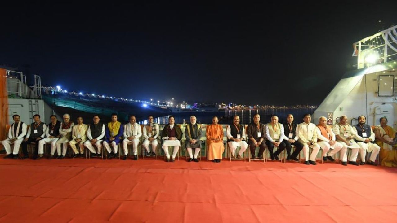 PM Modi: বারাণসীতে দেশের বিজেপি মুখ্যমন্ত্রী ও উপমুখ্যমন্ত্রীদের নিয়ে বৈঠকে প্রধানমন্ত্রী মোদী
