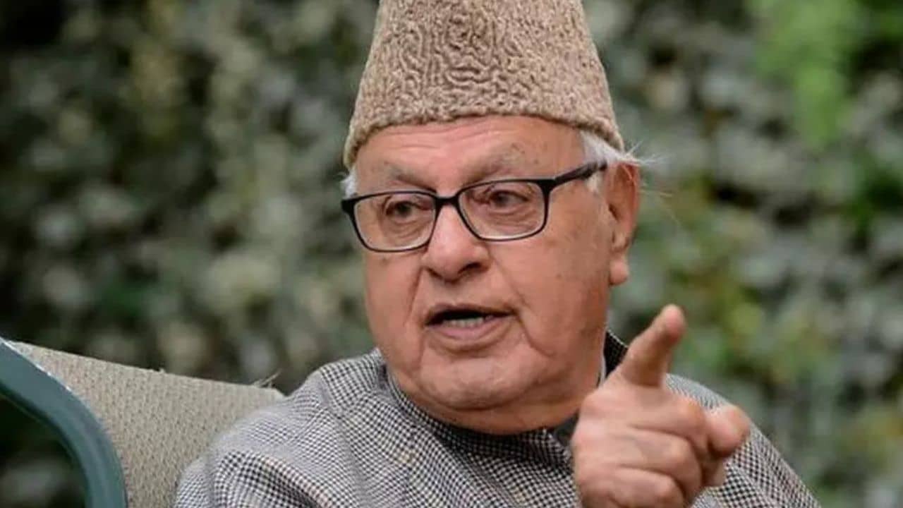 Farooq Abdullah: কেন চিনের সঙ্গে যুদ্ধ করছেন না? ভারত-পাকিস্তান আলোচনা চেয়ে কেন্দ্রকে তোপ কাশ্মীরের প্রাক্তন মুখ্যমন্ত্রীর