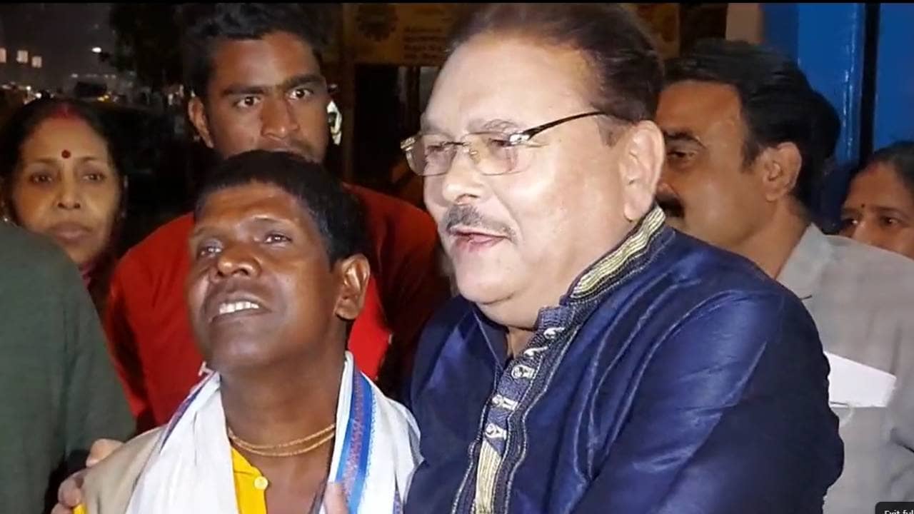 Madan Mitra Helps Bhuban Badyakar: এবার কাঁচা বাদাম গাইলেন মদন, ভুবনকে দোকান তৈরিতে সাহায্য কামারহাটির বিধায়কের
