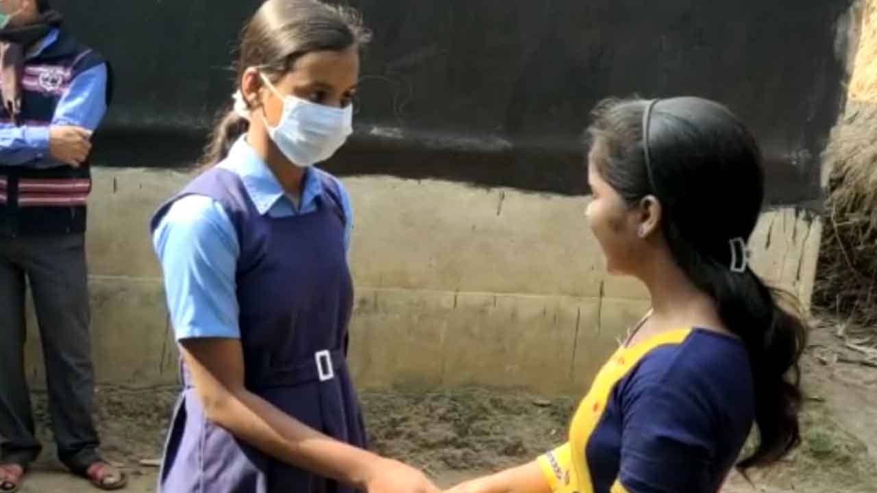 Schools Reopening: বাচ্চাদের কিছু হয় না... ভালোবাসতে গিয়ে ওদের ক্ষতি করছি, স্কুল খোলার পক্ষে সওয়াল চিকিৎসকদের