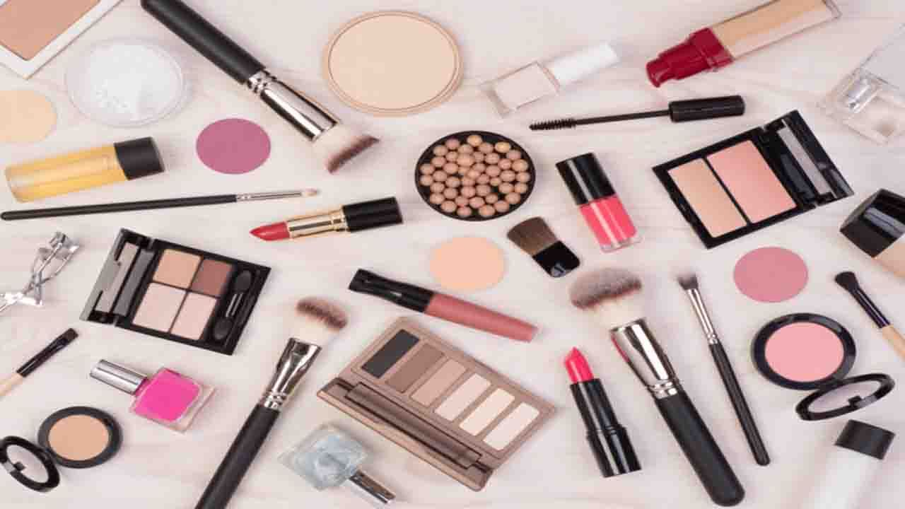 Makeup Products: মেয়াদ শেষেও ব্যবহার করতে পারবেন এই মেকআপের পণ্যগুলিকে! কীভাবে, দেখে নিন