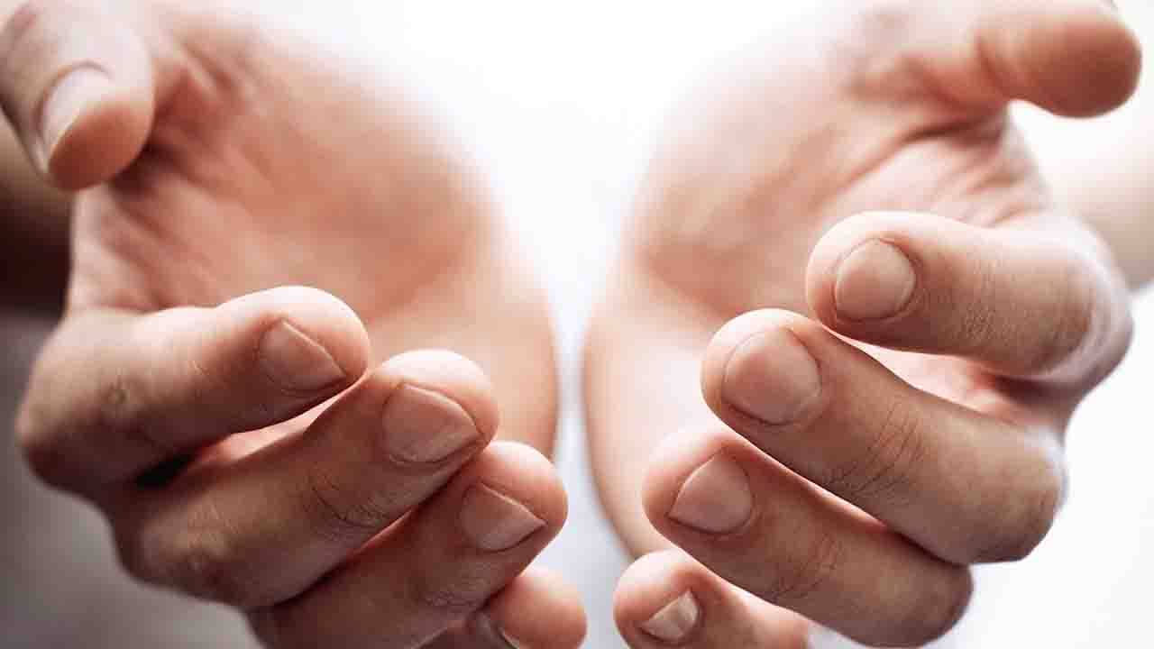 Morning Ritual: ঘুম থেকে উঠে চোখ রাখুন হাতের তালুতে! শাস্ত্রে এর গুরুত্ব সম্পর্কে কী বলা আছে, জেনে নিন