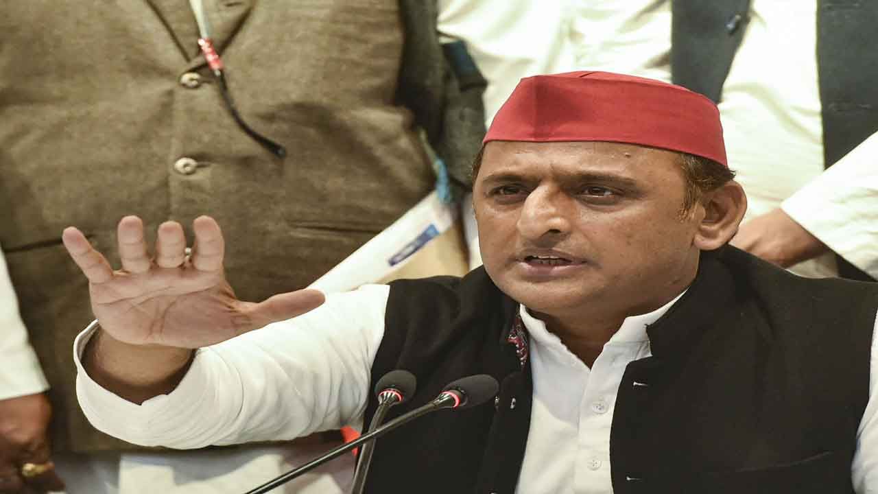 Akhilesh Yadav on Income Tax Raid: 'ইডি, সিবিআইয়ের অপেক্ষা করছি', ঘনিষ্ঠ কর্মীদের বাড়িতে আয়কর হানায় ক্ষুব্ধ অখিলেশ