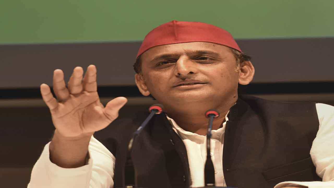Akhilesh Yadav Attacks BJP: 'রোজ বিকেলে যোগীজী রেকর্ডিং শোনেন', আয়কর হানার পরই ফোন ট্যাপের অভিযোগ অখিলেশের Akhilesh Yadav Attacks BJP: 'রোজ বিকেলে যোগীজী রেকর্ডিং শোনেন', আয়কর হানার পরই ফোন ট্যাপের অভিযোগ অখিলেশের