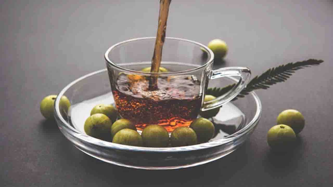 Weight Loss Tips: আমলকীর তৈরি চা কি দ্রুত ওজন কমাতে সাহায্য করে? জানুন এই মরসুমি ফলের উপকারিতা Weight Loss Tips: আমলকীর তৈরি চা কি দ্রুত ওজন কমাতে সাহায্য করে? জানুন এই মরসুমি ফলের উপকারিতা