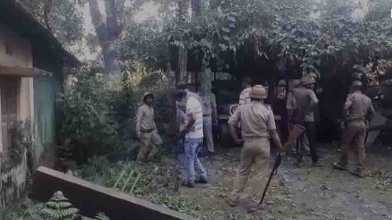 Bears footprint found in Jalpaiguri: জেলাশাসকের দুয়ারেই মিলেছিল রক্তমাখা পায়ের ছাপ, ভাল্লুকের খোঁজ পেতে চলল ড্রোন