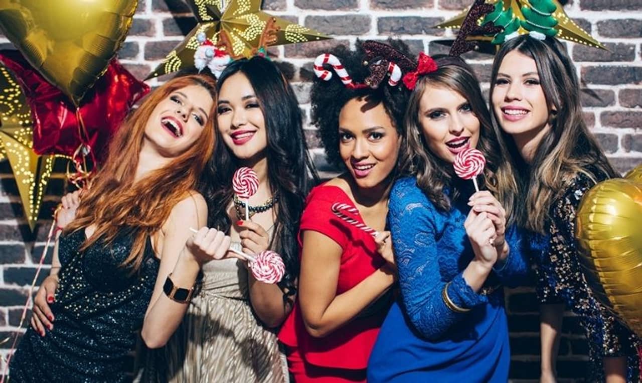 Christmas Beauty Tips: ডিসেম্বর মানেই পার্টি মুড! ক্রিসমাসে ত্বককে গ্লোয়িং করতে রইল কিছু জরুরি বিউটি টিপস