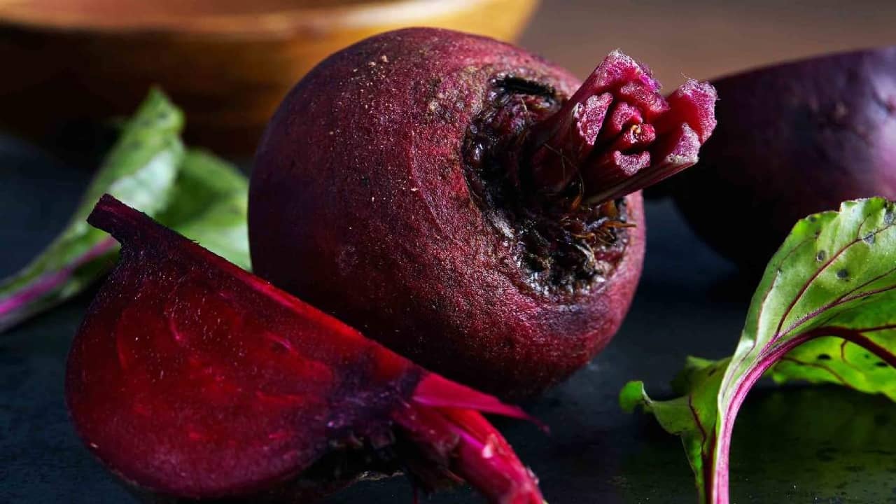 Beetroots For Winter: শীতের বাজারে গাজরের সঙ্গে পাতে পড়ুক বিটও! জেনে নিন উপকারিতা