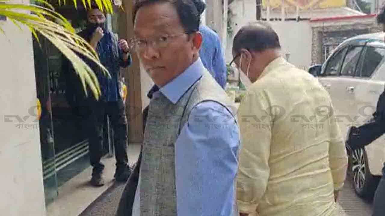 Binay Tamang: রাজ্যস্তরীয় নেতৃত্বের সঙ্গে পাহাড়-বৈঠকে বিনয়-রোশন, পৃথক অনীত
