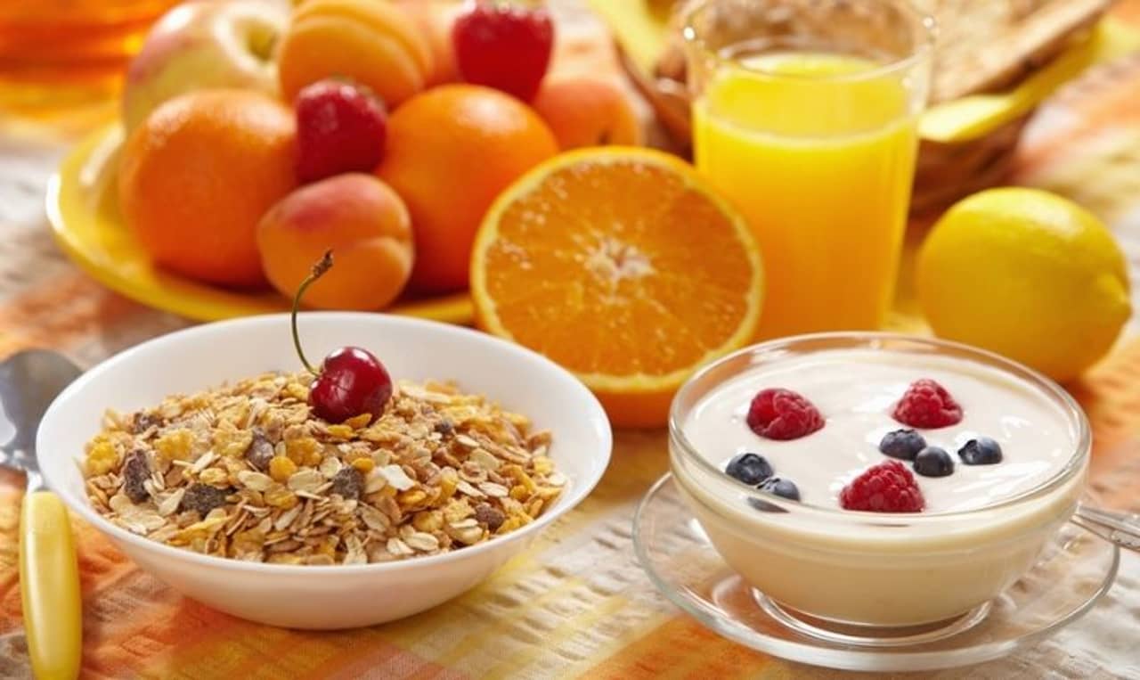 Weight loss: ওজন কমাতে সকালের খাবারেই যোগ করুন এই দেশি পদগুলি!